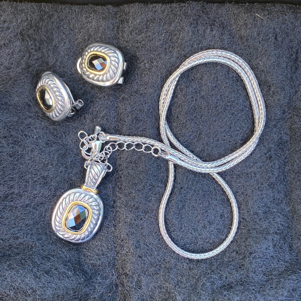 Silver necklace and earrings set with rope detail and gemstone